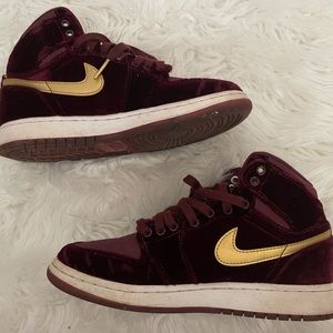 Air Jordan Heiress GG velvet size 4.5 (kids)